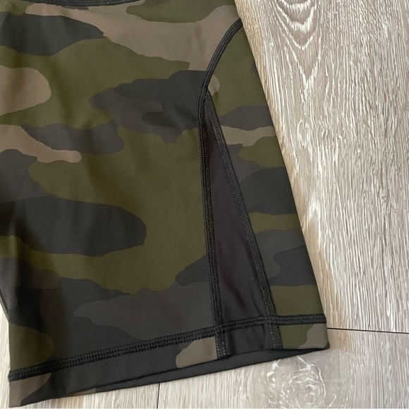 Aerie Goals Bike Short 7” Hi Rise Camo Mesh Print Size Medium - Picture 3 of 7